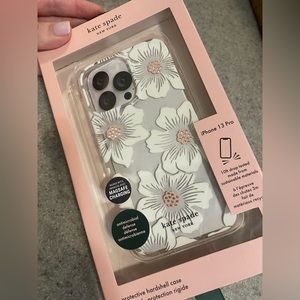 kate spade new york‎ Apple iPhone 13 Pro Protective Hardshell Case - Hollyhock.